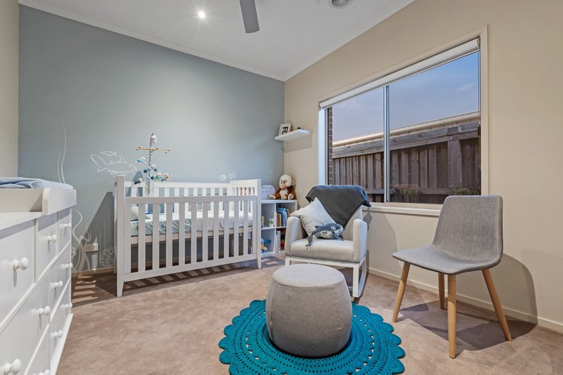 Photo - 10 Glengarry Place, Craigieburn VIC 3064 - Image 16