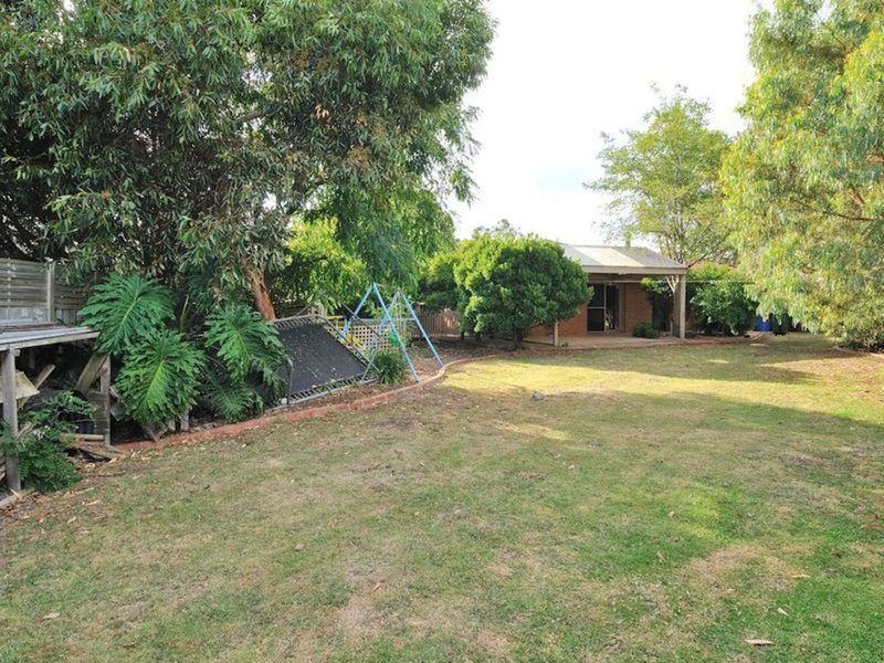 Photo - 10 Glenn Close, Cranbourne VIC 3977 - Image 3