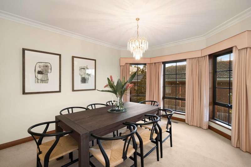 Photo - 10 Glenview Court, Glen Waverley VIC 3150 - Image 6