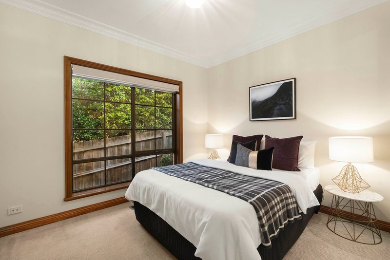 Photo - 10 Glenview Court, Glen Waverley VIC 3150 - Image 9