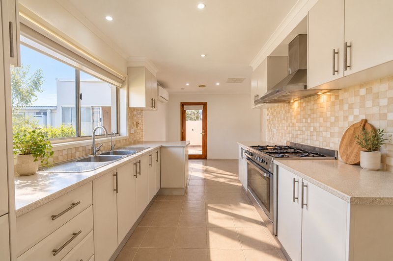 Photo - 10 Globe Place, Epping VIC 3076 - Image 3