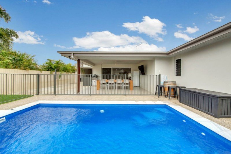 Photo - 10 Golf View Drive, Boyne Island QLD 4680 - Image 2