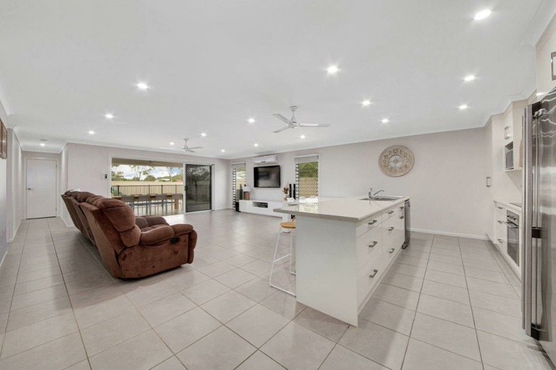 Photo - 10 Golf View Drive, Boyne Island QLD 4680 - Image 7