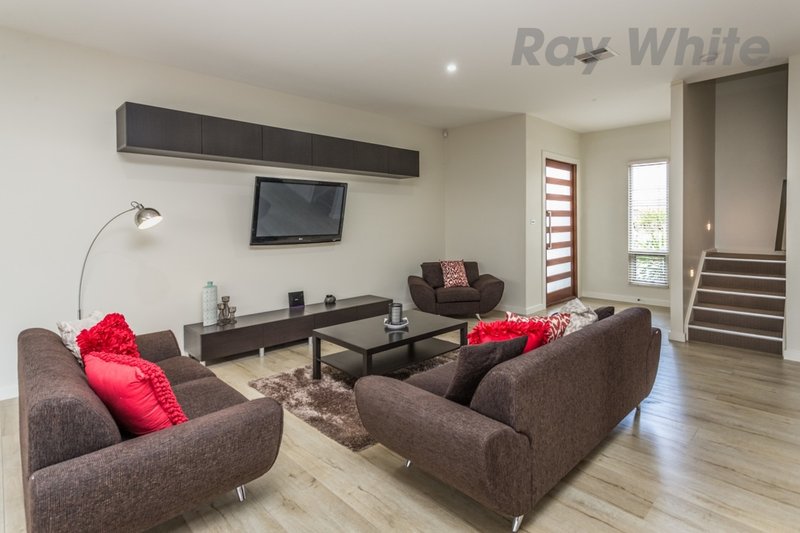 Photo - 10 Gomera Street, Mawson Lakes SA 5095 - Image 3