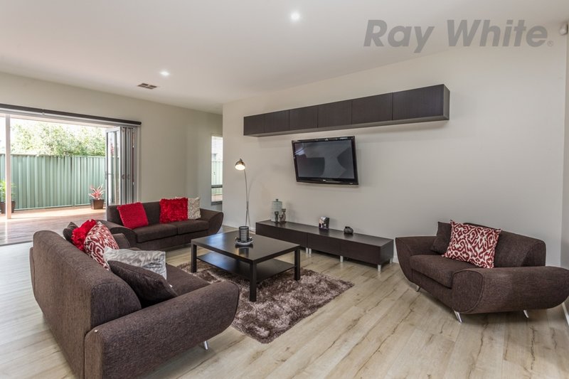 Photo - 10 Gomera Street, Mawson Lakes SA 5095 - Image 5