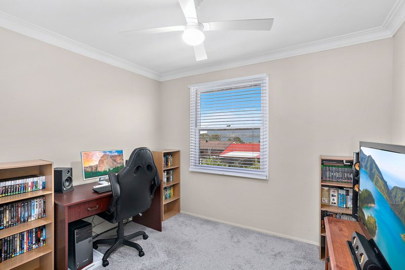 Photo - 10 Goolagong Circuit, Mount Warrigal NSW 2528 - Image 9