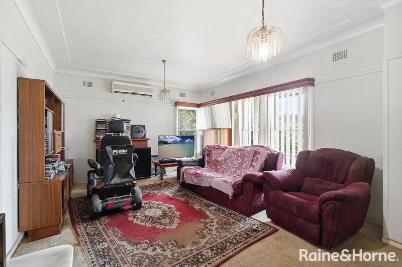 Photo - 10 Gordon Street, St Marys NSW 2760 - Image 3