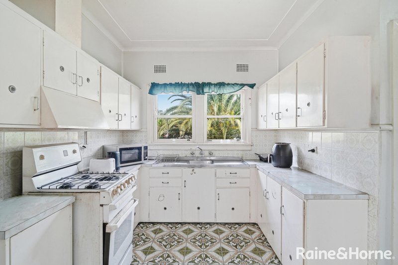 Photo - 10 Gordon Street, St Marys NSW 2760 - Image 4