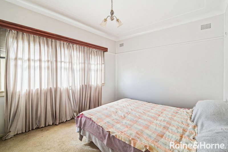 Photo - 10 Gordon Street, St Marys NSW 2760 - Image 5