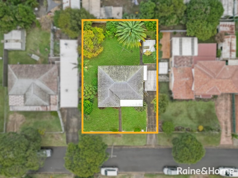 Photo - 10 Gordon Street, St Marys NSW 2760 - Image 11