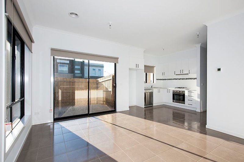 Photo - 10 Gottloh Street, Epping VIC 3076 - Image 2