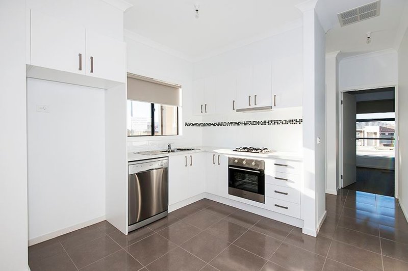 Photo - 10 Gottloh Street, Epping VIC 3076 - Image 3