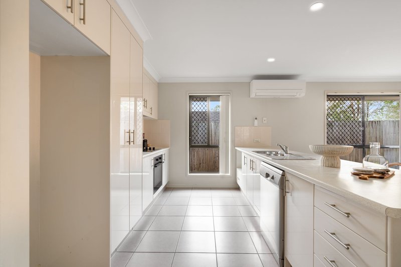 Photo - 10 Goundry Drive, Holmview QLD 4207 - Image 2