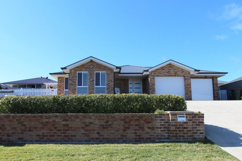 10 Governors Parade, Windradyne NSW 2795