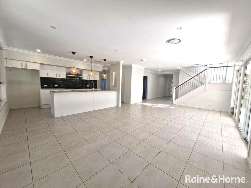 Photo - 10 Grahame Avenue, Glenfield NSW 2167 - Image 2