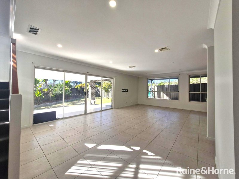 Photo - 10 Grahame Avenue, Glenfield NSW 2167 - Image 3