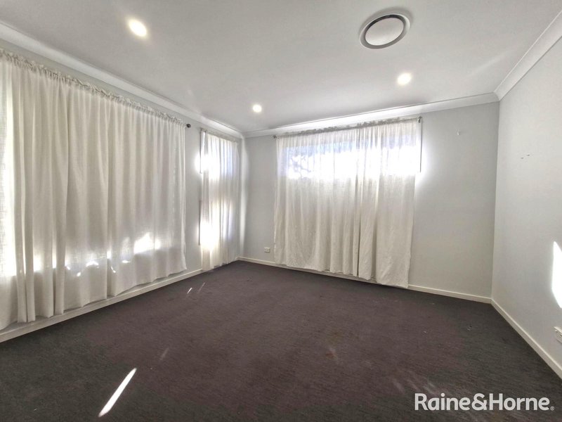 Photo - 10 Grahame Avenue, Glenfield NSW 2167 - Image 4