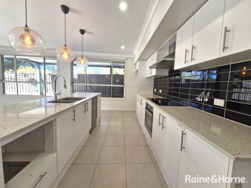 Photo - 10 Grahame Avenue, Glenfield NSW 2167 - Image 6