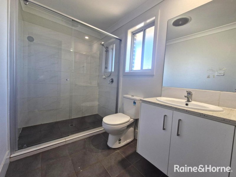 Photo - 10 Grahame Avenue, Glenfield NSW 2167 - Image 7