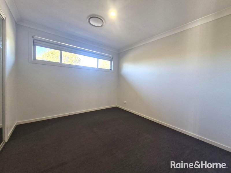 Photo - 10 Grahame Avenue, Glenfield NSW 2167 - Image 13