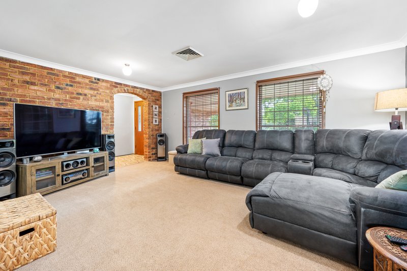 Photo - 10 Grainger Crescent, Singleton NSW 2330 - Image 2