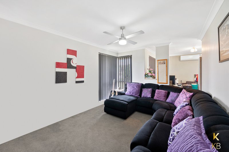 Photo - 10 Grange Dr , Cooloongup WA 6168 - Image 4