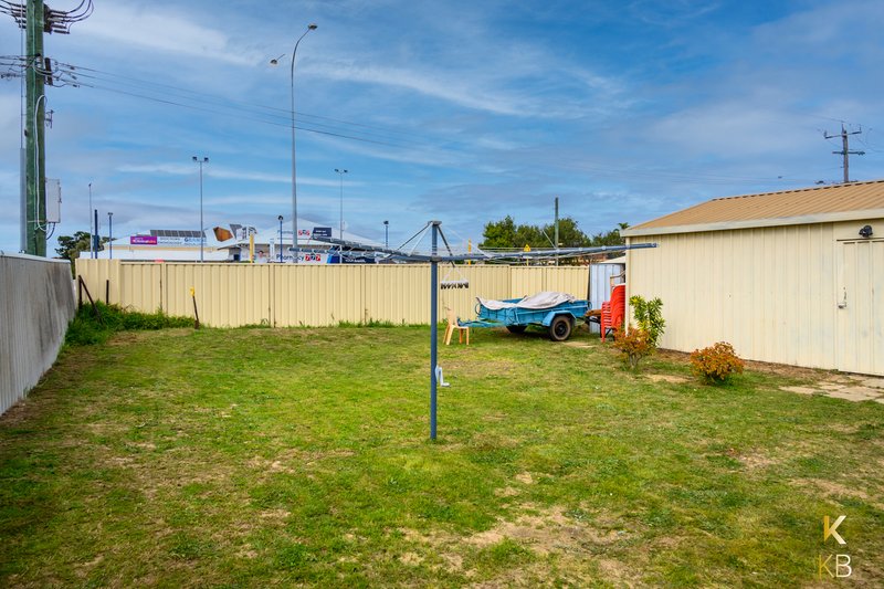 Photo - 10 Grange Dr , Cooloongup WA 6168 - Image 15