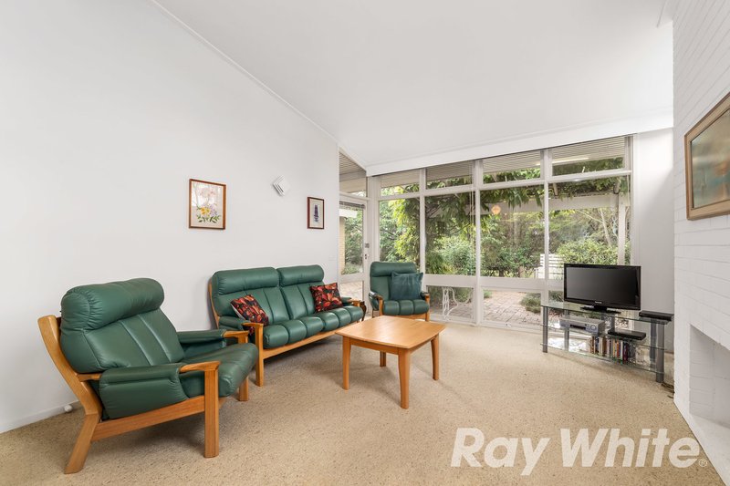 Photo - 10 Granya Court, Blackburn South VIC 3130 - Image 4