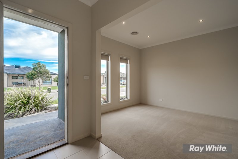 Photo - 10 Granya Street, Tarneit VIC 3029 - Image 3