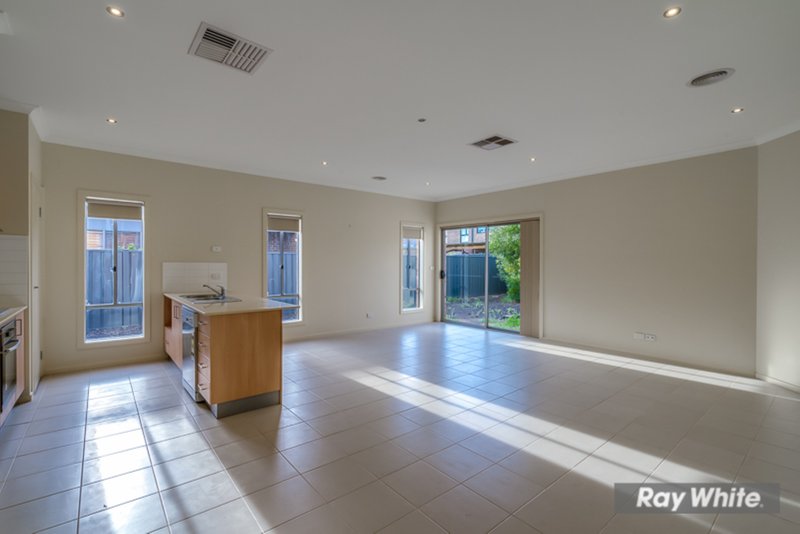 Photo - 10 Granya Street, Tarneit VIC 3029 - Image 7