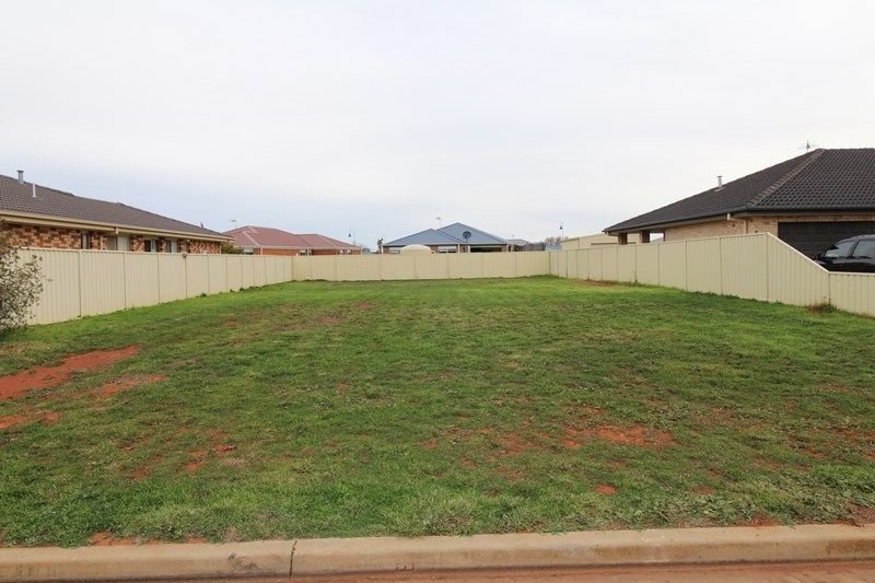 10 Graves Place, Griffith NSW 2680