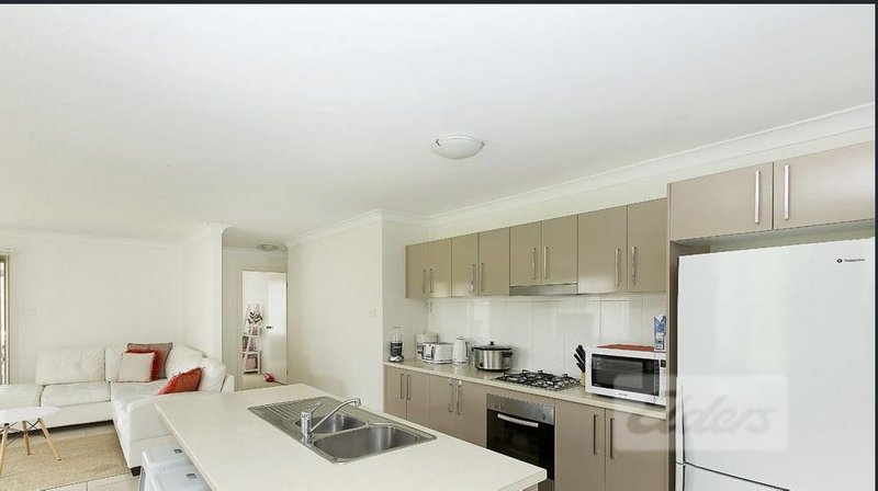 Photo - 10 Graysynd Circuit, Cameron Park NSW 2285 - Image 2