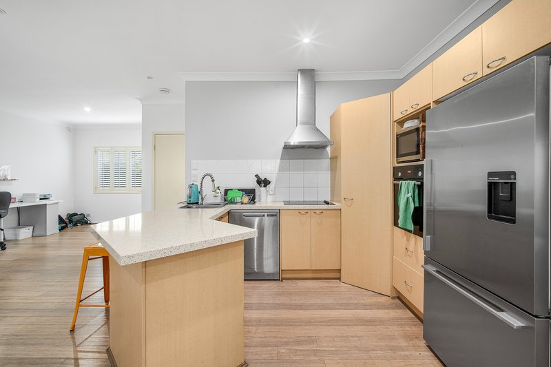Photo - 10 Greenbank Circuit, Carrara QLD 4211 - Image 4