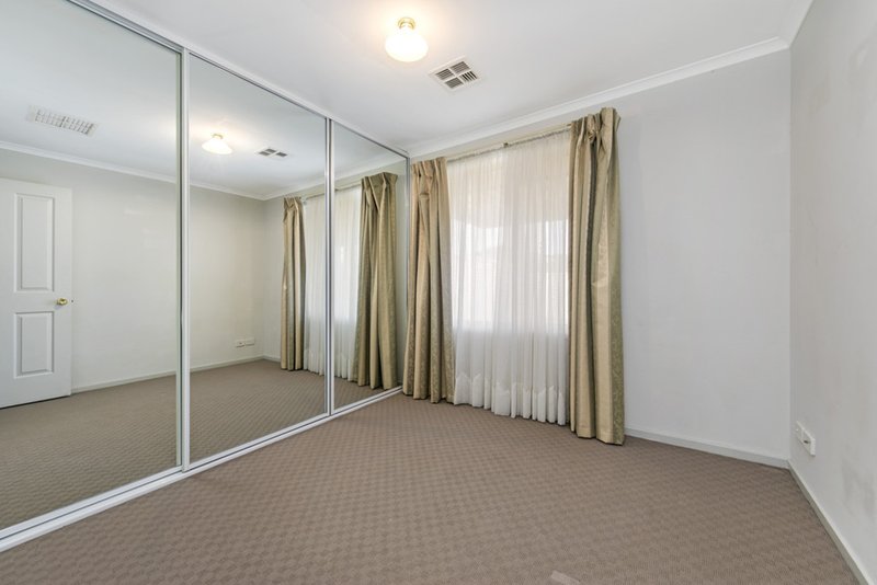 Photo - 10 Greenlea Court, Munno Para West SA 5115 - Image 12