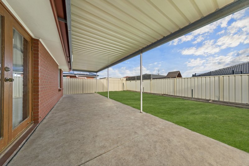 Photo - 10 Greenlea Court, Munno Para West SA 5115 - Image 14