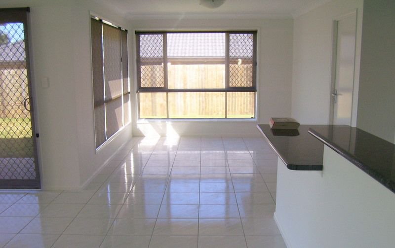 Photo - 10 Greenwood Place, Deception Bay QLD 4508 - Image 3
