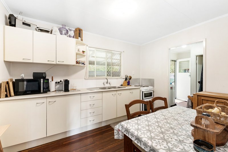 Photo - 10 Gregory Avenue, Deception Bay QLD 4508 - Image 6