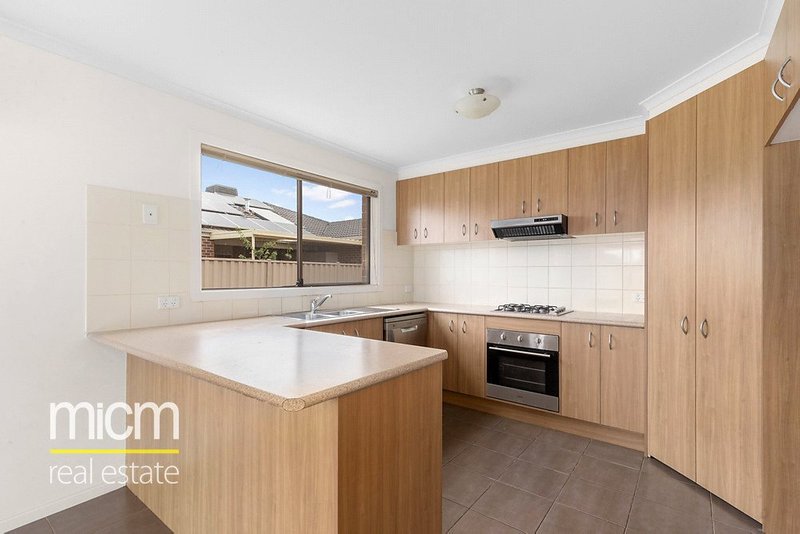 Photo - 10 Grenache Street, Point Cook VIC 3030 - Image 3