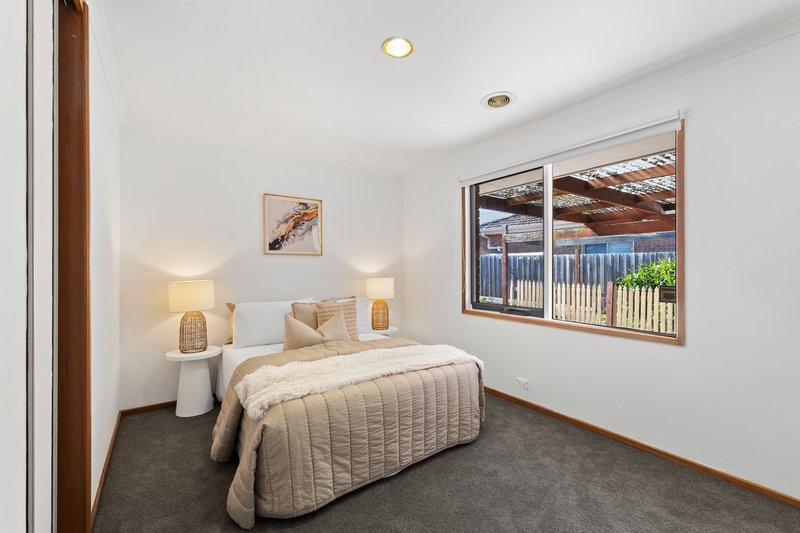 Photo - 10 Grenda Drive, Mill Park VIC 3082 - Image 8