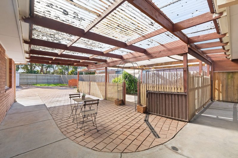 Photo - 10 Grenda Drive, Mill Park VIC 3082 - Image 11
