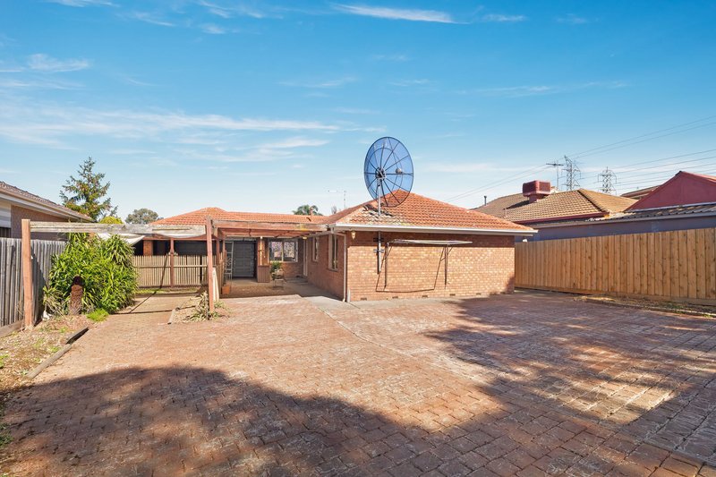 Photo - 10 Grenda Drive, Mill Park VIC 3082 - Image 12