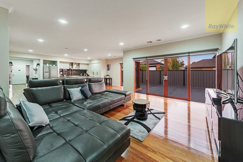 Photo - 10 Grove Road, Craigieburn VIC 3064 - Image 3