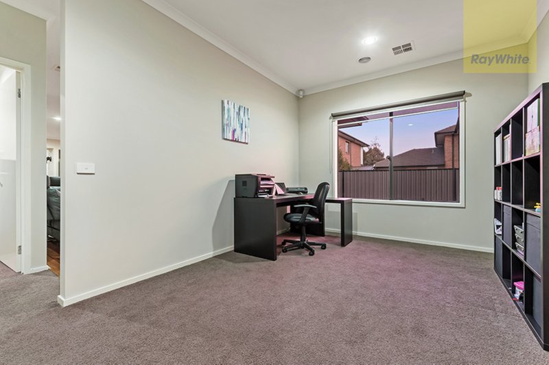 Photo - 10 Grove Road, Craigieburn VIC 3064 - Image 7