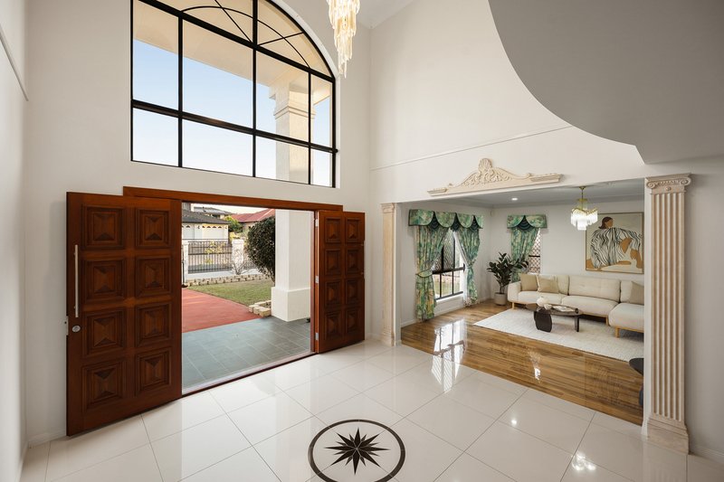 Photo - 10 Gumdale Place, Sunnybank Hills QLD 4109 - Image 4