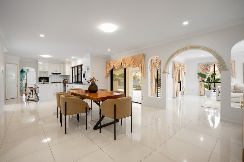 Photo - 10 Gumdale Place, Sunnybank Hills QLD 4109 - Image 14