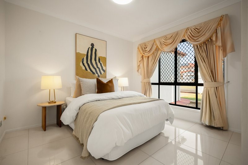 Photo - 10 Gumdale Place, Sunnybank Hills QLD 4109 - Image 25