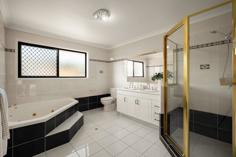 Photo - 10 Gumdale Place, Sunnybank Hills QLD 4109 - Image 32