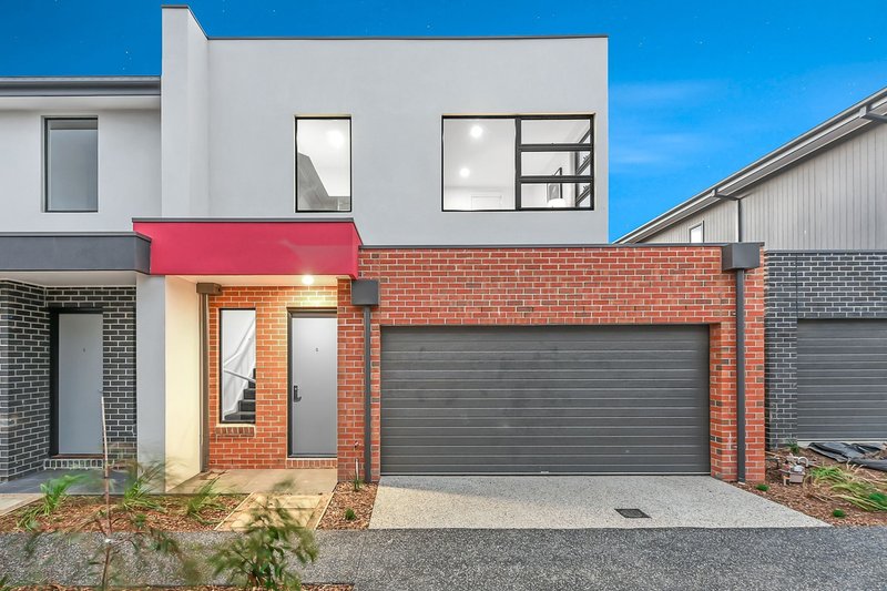 Photo - 10 Hakea Place, Keysborough VIC 3173 - Image 2