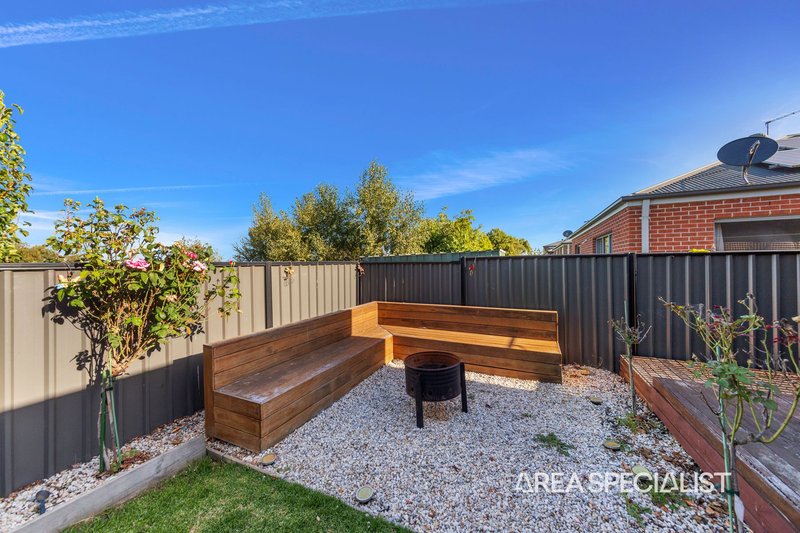 Photo - 10 Half Moon Crescent, Pakenham VIC 3810 - Image 11