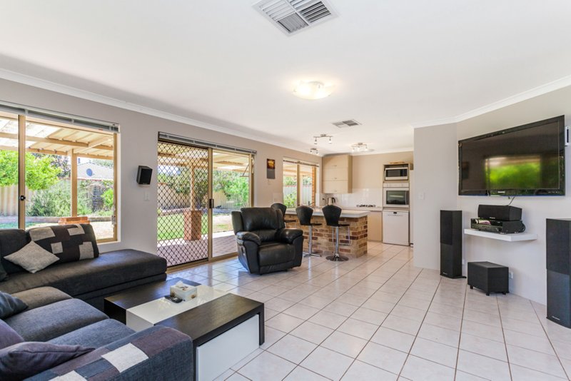 Photo - 10 Halfmoon Place, Waikiki WA 6169 - Image 6